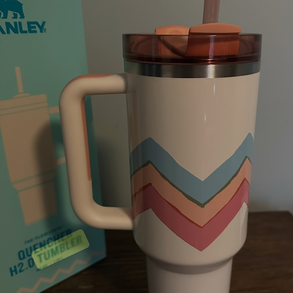 Stanley Tumbler with Straw
New in box 
Never used ! 
Pet friendly home